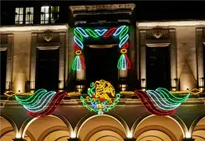 Adornos luminosos para fiestas patrias
