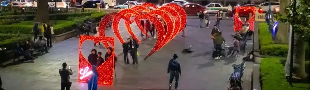 Ornamentación Luminosa del Día del Amor y la Amistad
