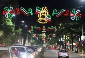 Adornos luminosos de Fiestas Patrias para calles y avenidas.